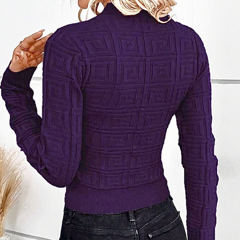“Greek key" Pattern solid round neck sweater - Picture 8 of 16